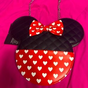 Lounge fly Minnie and Mickey side for valentine